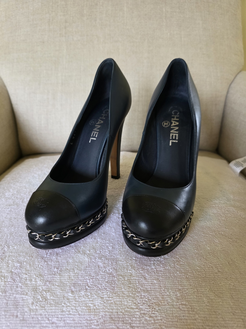 CHANEL Black Leather Cap-Toe Chain Platform Pumps